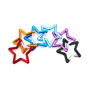 Los fabricantes suministran mosquetones de accesorios de hardware para equipaje en forma de estrella de colores grandes y pequeños