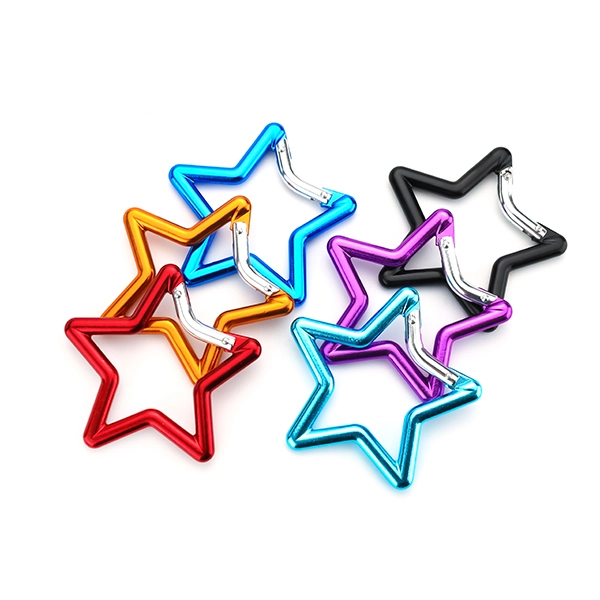Los fabricantes suministran mosquetones de accesorios de hardware para equipaje en forma de estrella de colores grandes y pequeños
